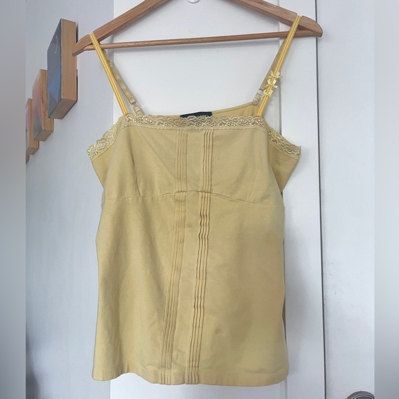 Butter yellow cami top with lavender trim and bows 95% cotton - Picture 2 of 7